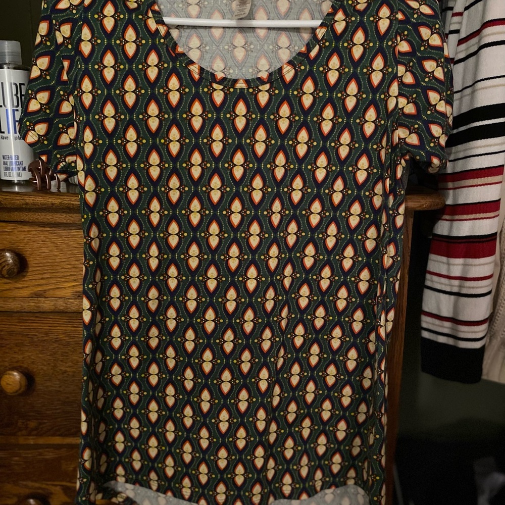 LuLaRoe Black and Orange Graphic Fitted Tee